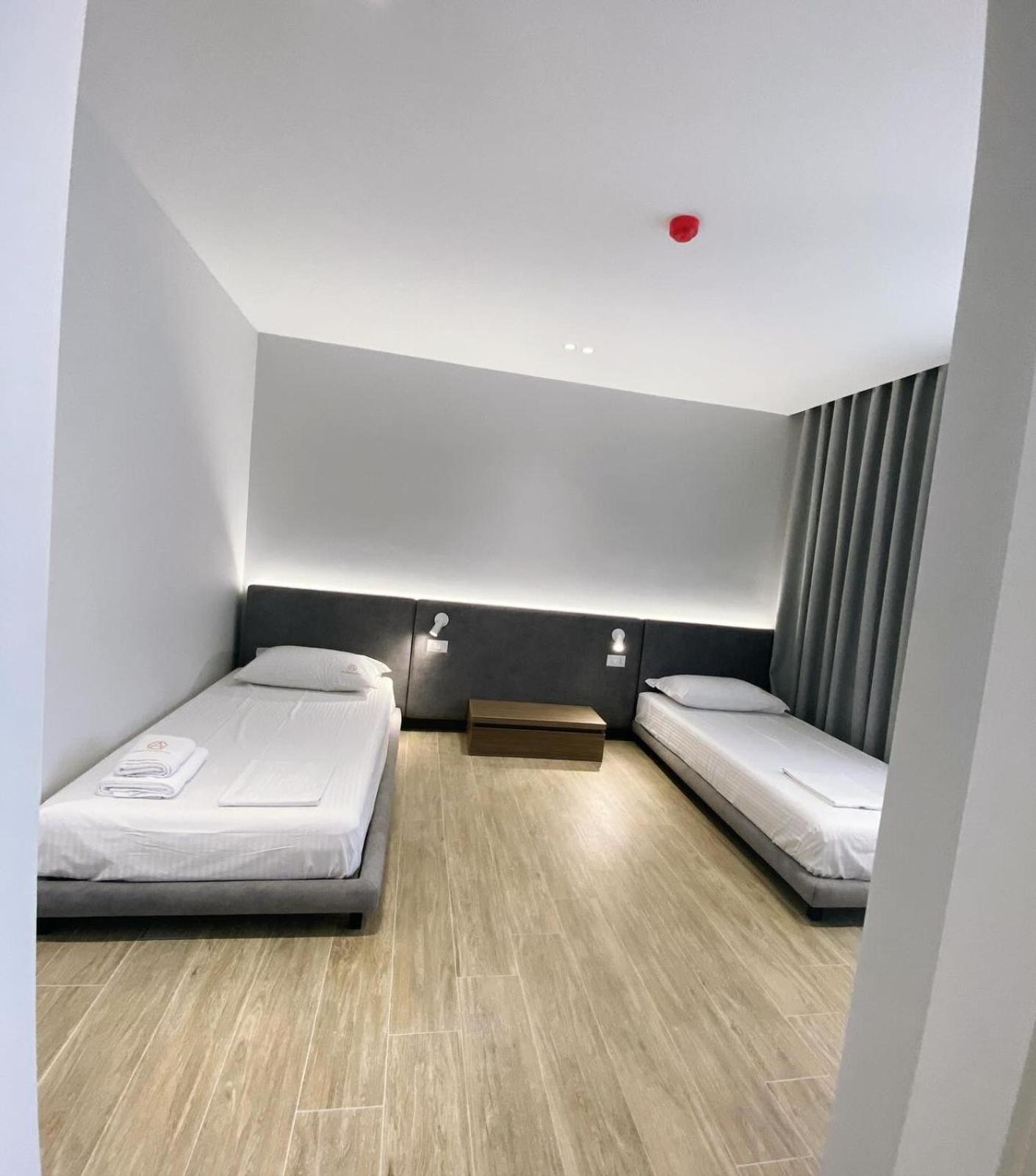 A&G Hotel Radhimë Buitenkant foto