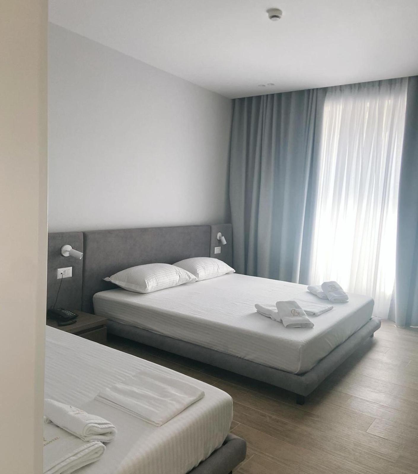 A&G Hotel Radhimë Buitenkant foto