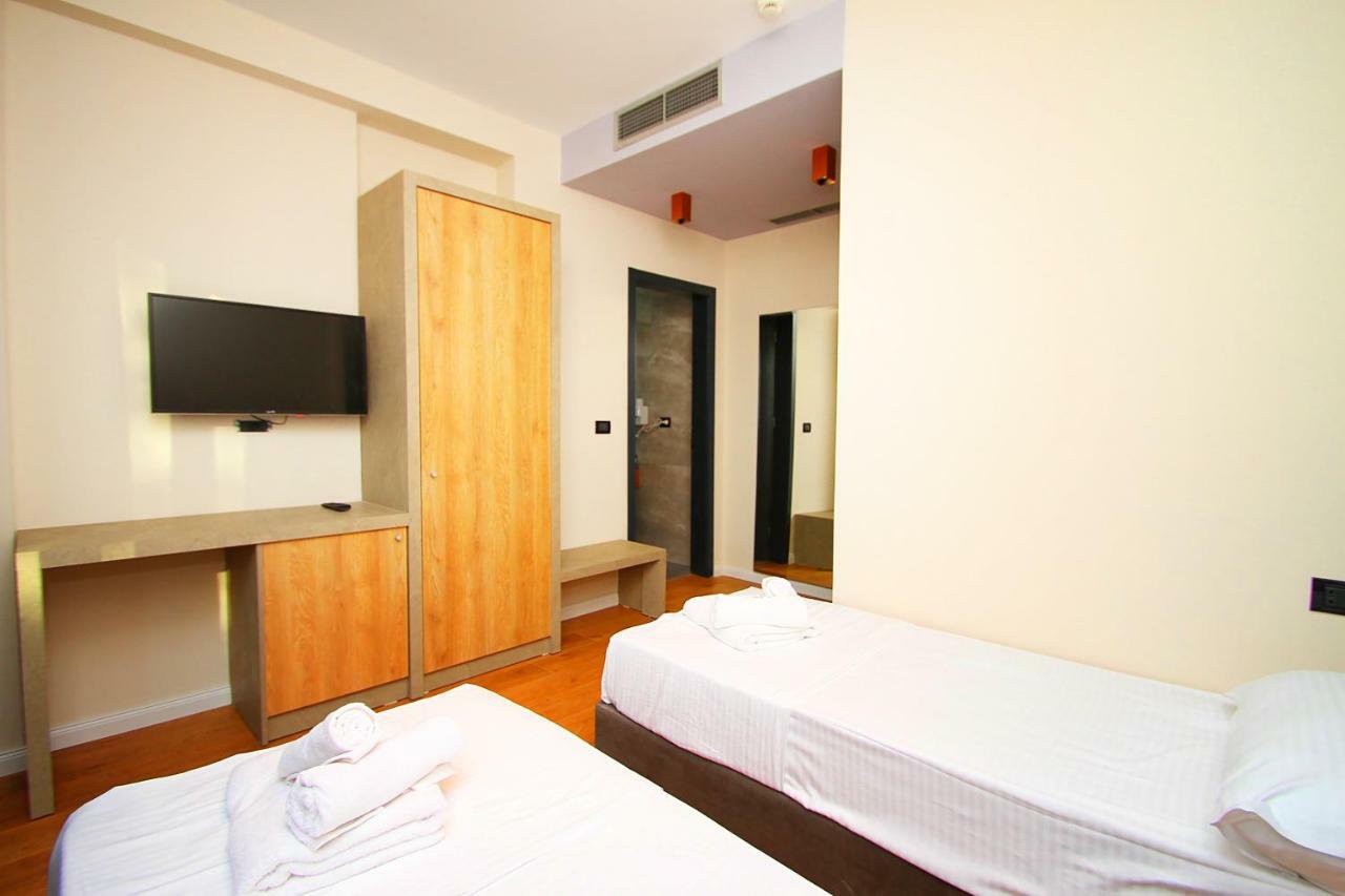 A&G Hotel Radhimë Buitenkant foto