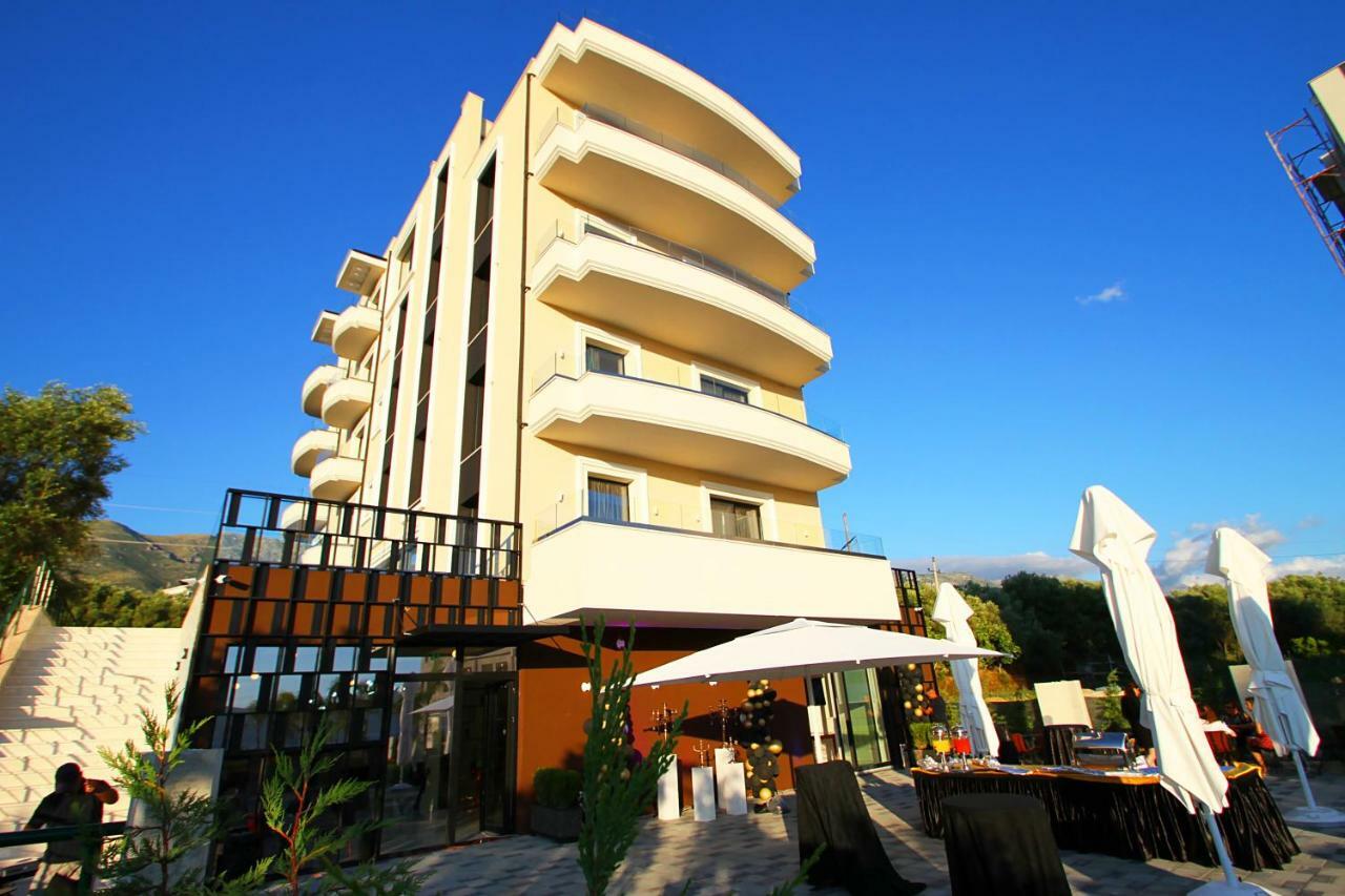 A&G Hotel Radhimë Buitenkant foto